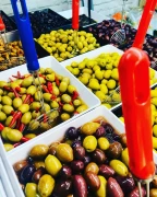 Greckie oliwki do sałatki greckiej i dań śródziemnomorskich