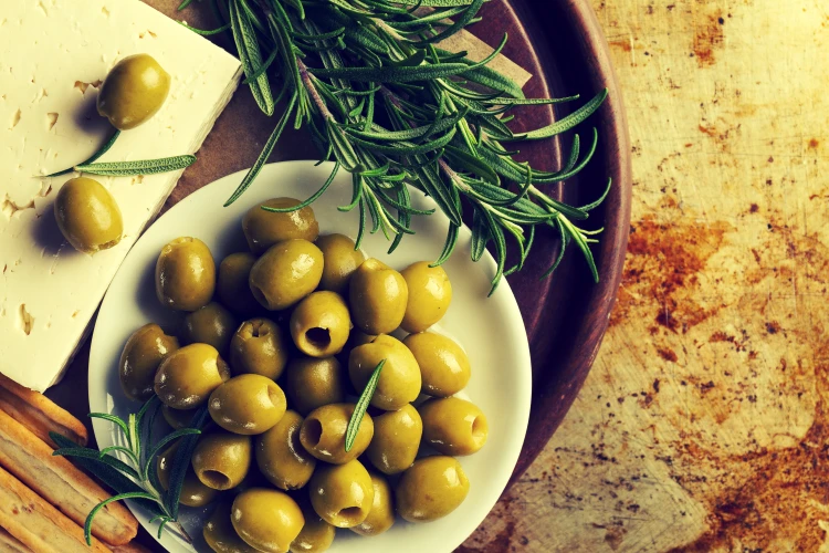 naturalne zielone oliwki z grecji pakowane próżniowo